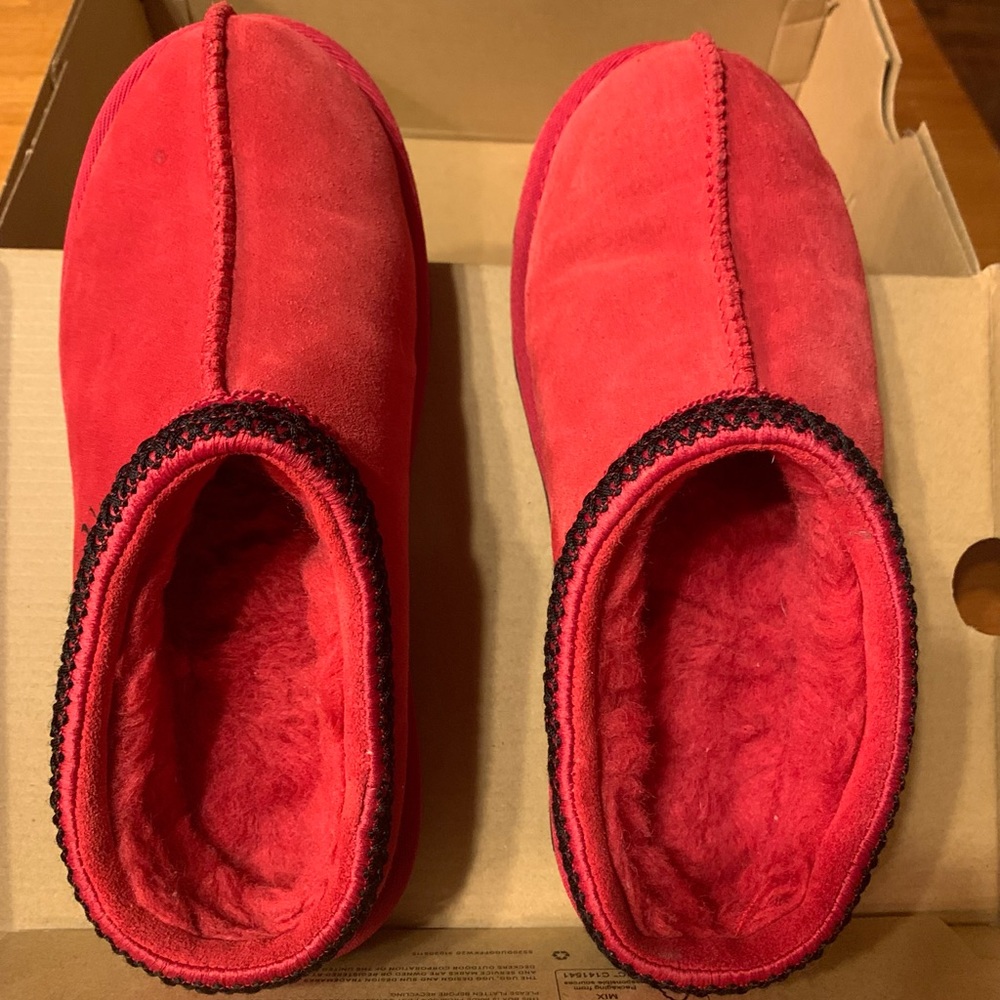 UGG slippers.  In excellent condition.